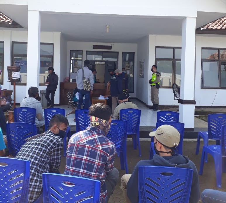 Masyarakat 5 Desa di Kecamatan Sukasari Sumedang Terdampak Wabah Corona Menerima BST dari Kemensos di Kantor Kecamatan
